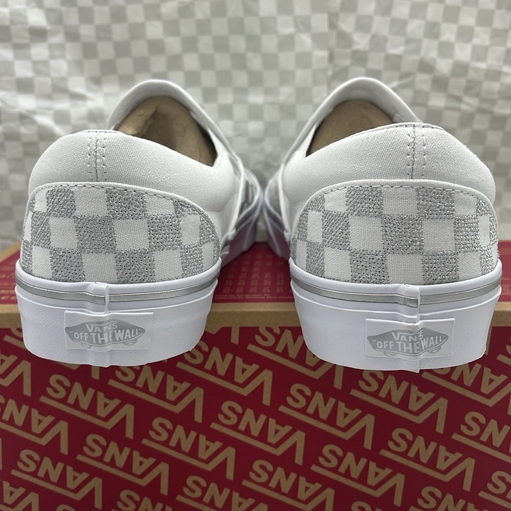 Vans WMNS Checkered Classic Slip-On Sneakers
Metallic True White
VN000CT5W00 - Picture 13 of 16